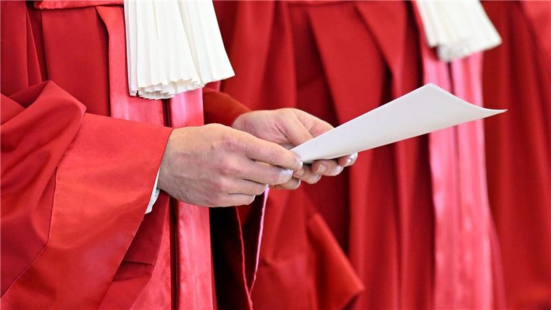 Die roten Roben der Verfassungsrichter würden alle drei Kandidaten gern bald tragen.