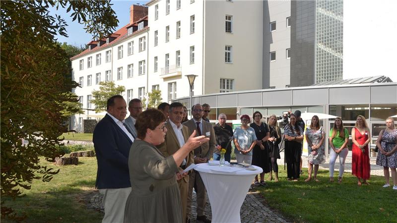 Die sachsen-anhaltische Sozial- und Gesundheitsministerin Petra Grimm-Benne würdigt das Investitionsvorhaben der Evangelischen Stiftung Neinstedt zum Umbau der ehemaligen Lungenklinik Ballenstedt.