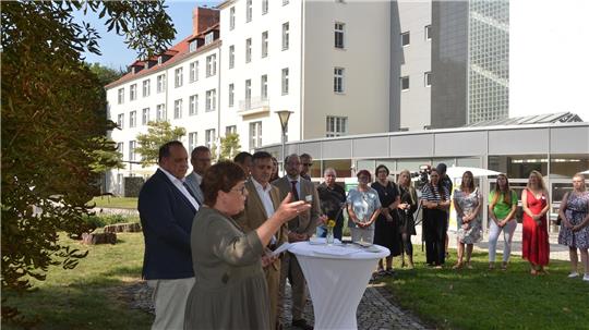 Die sachsen-anhaltische Sozial- und Gesundheitsministerin Petra Grimm-Benne würdigt das Investitionsvorhaben der Evangelischen Stiftung Neinstedt zum Umbau der ehemaligen Lungenklinik Ballenstedt.