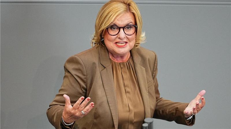 Bundestag wählt Henning Otte zum Wehrbeauftragten Die scheidende Wehrbeauftragte Högl warnt, dass die Bundeswehr in zunehmend schwere Personalnöte gerate.