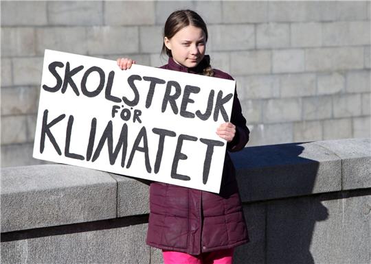 Die schwedische Klimaaktivistin mit ihrem berühmten Schild «Skolstrejk för klimatet» (Schulstreik fürs Klima).