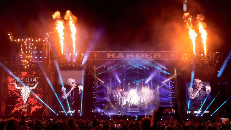 Die schwedische Power Metal-Band Sabaton steht beim Wacken Open Air auf der Bühne.