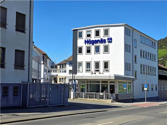 Die schwedischen Besitzer von Höganäs bekommen am alten Starck-Stammsitz im Schleeke bald einen zweiten japanischen Partner. Die JX Nippon Mining and Metals Corporation ist Mutter des im Okeraner Metallurgie-Park ansässigen Tantal-Betriebs Taniobis. Foto: Sowa