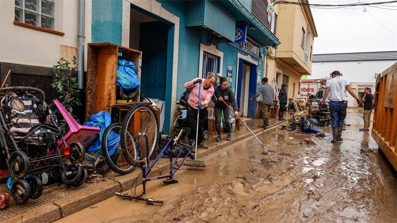 Lage in spanischen Urlaubsregionen nach Sturm entspannter Die schweren Unwetter forderten insgesamt fünf Menschenleben.