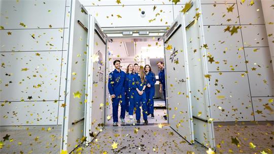 Die sechs Testpersonen verlassen nach 100 Tagen die Simulationsanlage.