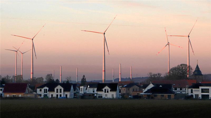 Pläne für Windkraft im Lutter-Becken: Wie geht es jetzt weiter? Die sechs sich aktuell schon bei Klein Flöthe drehenden Windenergieanlagen hat ebenfalls Terrawatt realisiert.