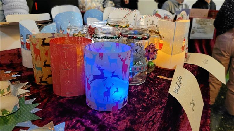 Volle Hütte beim Adventsbasar der HRS Clausthal-Zellerfeld Die selbst gebastelten Laternen sind ein schönes Weihnachtsgeschenk. Foto: Skuza