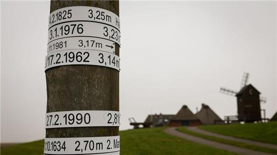 Die sogenannte Halligflut richtete insbesondere auf den Halligen große Schäden an.