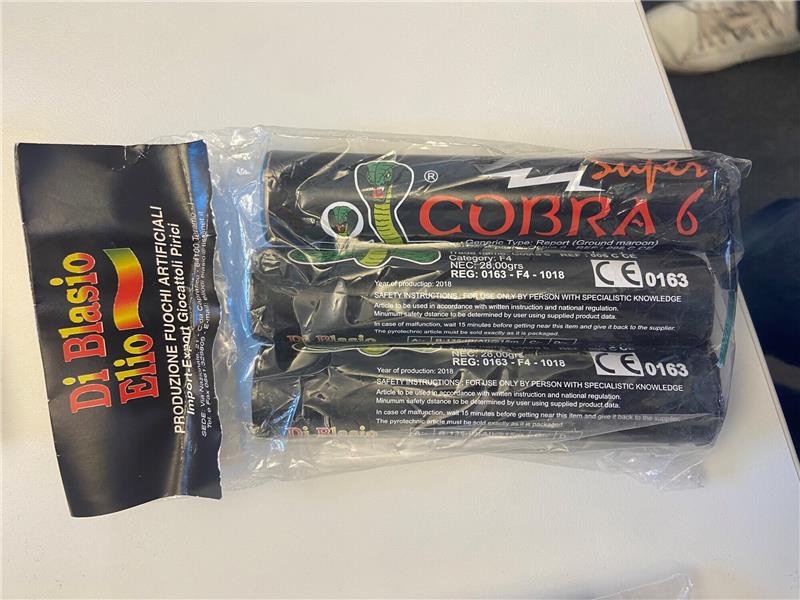 Automatensprengungen: Polizei findet 350 Tonnen Pyrotechnik Die sogenannten Cobra 6-Böller sind hoch gefährlich. Die illegalen Böller haben eine enorme Sprengwirkung. Bild: Polizei Osnabrück