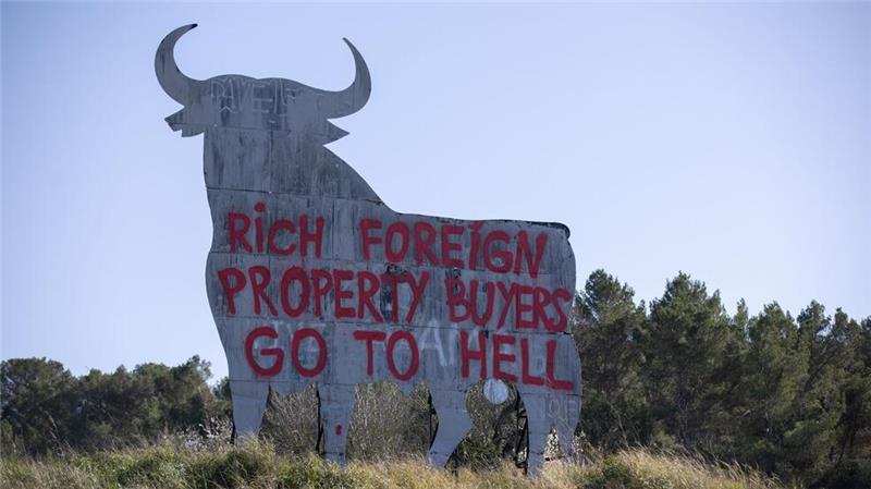 Die sogenannten Osborne-Stiere gelten in Spanien als Kult und als Wahrzeichen des Landes. (Foto aktuell)