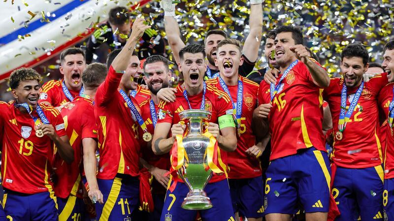 Die spanische Nationalmannschaft krönt sich mit ihrem vierten EM-Titel. 