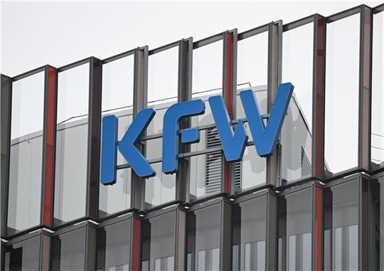 Die staatliche Förderbank KfW bietet den Studienkredit seit 2006 an.
