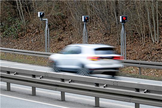 Die stationäre Blitzeranlage an der B 6 hat im Jahr 2022 etwas mehr als 21.000-mal ausgelöst. Foto: Epping