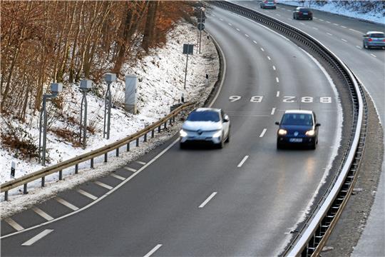 Die stationäre Radaranlage an der B 6 hat 2023 insgesamt 21.056 Tempoverstöße festgehalten.  Foto: Epping
