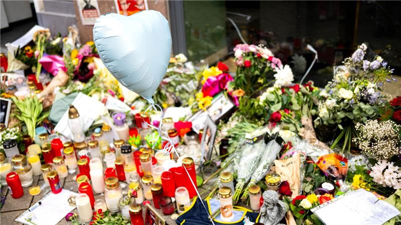 Die tödlichen Polizeischüsse auf den 21 Jahre alten Lorenz in Oldenburg haben große Trauer ausgelöst. (Archivbild)