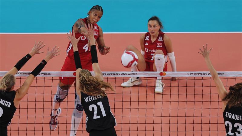 Volleyballerinnen scheiden bei EM gegen Titelverteidiger aus Die türkische Nationalspielerin Melissa Vargas (M) zeigte früh ihre Klasse. (Archivbild)