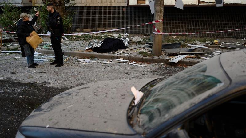 Klitschko: 15 Tote nach russischen Angriffen auf Kiew Die ukrainischen Behörden meldeten viele Tote und Verletzte nach russischen Angriffen auf die Hauptstadt Kiew.