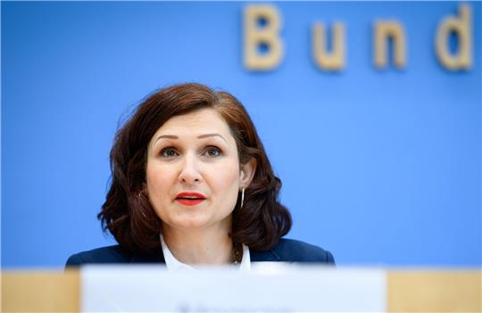 Die unabhängige Antidiskriminierungsbeauftragte Ferda Ataman äußert sich zu ihrem Gleichbehandlungsplan.