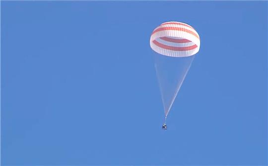 Die unbemannte Raumkapsel Sojus MS-22 bei der Landung.