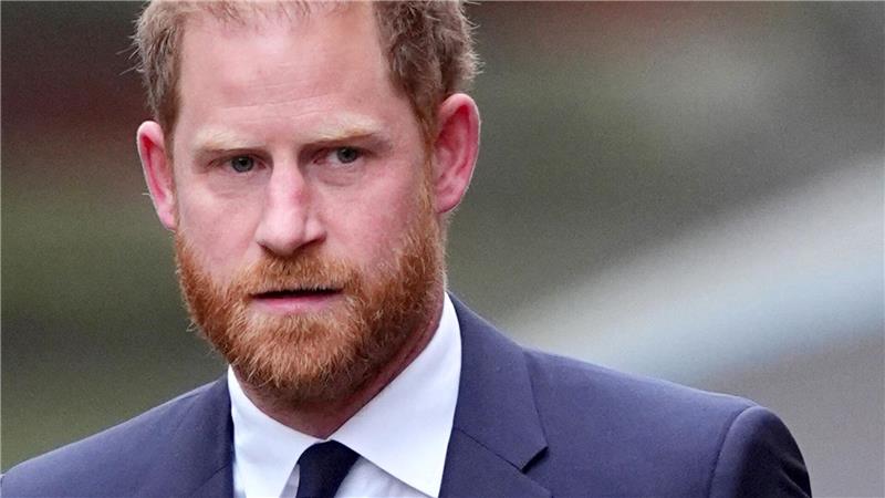 Die unrechtmäßigen Praktiken hätten ihn „isoliert“ und einen „Verfolgungswahn“ erzeugt, sagt Harry.