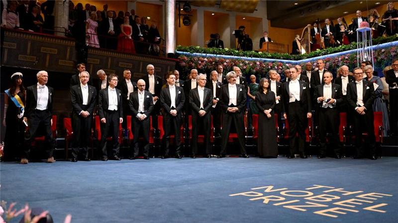 Nobelpreisträger warnt vor Bruch des Atomwaffen-Tabus Die versammelten Nobelpreisträger in Stockholm.