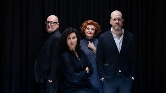 Die vier Hosts des Podcasts „Zeit Verbrechen“: Andreas Sentker (v.l.n.r.), Anne Kunze, Sabine Rückert und Daniel Müller. 