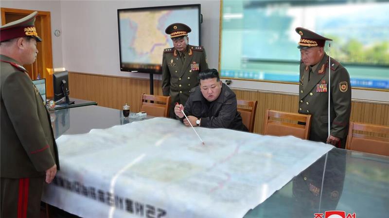 Kiew: Nordkoreanische Soldaten wurden wohl abgezogen Die von Machthaber Kim Jong Un nach Russland entsendeten Soldaten sollen wegen hoher Verluste im Kampf mit ukrainischen Truppen vorerst von der Front abgezogen worden sein. (Archivbild)
