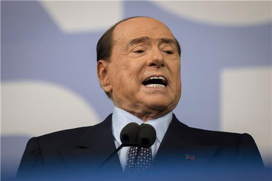 Die von Silvio Berlusconi gegründete Firma Fininvest hält rund die Hälfte der Anteile an dem Medienkonzern MFE.