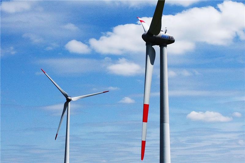 Branchenverband fordert mehr Tempo bei Windkraft Die zehn Windkraftanlagen nahe Heinbockel sollen auf 150 Hektar verteilt werden, der eigentliche Flächenverbrauch liegt bei fünf Hektar. Symbolfoto: dpa