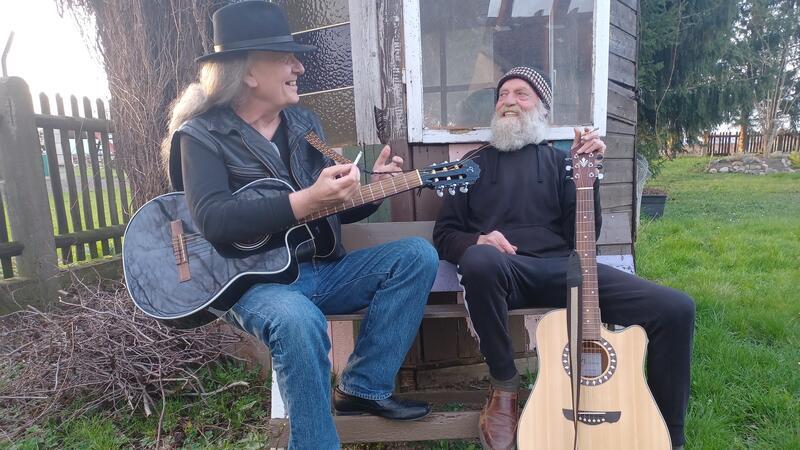 In Bad Harzburg steigt ein Weinfest: Das erwartet die Besucher Die zwei "alten Kerle" - das Duo Old Fellazz - haben Hippie Music und Rock 'n' Roll im Gepäck.