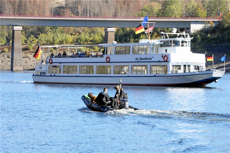 Dienstag und Mittwoch sucht die Polizei noch an und auf der Okertalsperre nach Michèl S. Jetzt stellt sie laut Sprecher Tim Holzhausen fürs Erste die aktive Suche vor Ort ein.