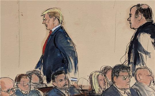 Diese Gerichtssaal-Skizze zeigt, wie der ehemalige Präsidenten Donald Trump (l) gefolgt von seinem Rechtsbeistand Boris Epshteyn den Gerichtssaal verlässt.