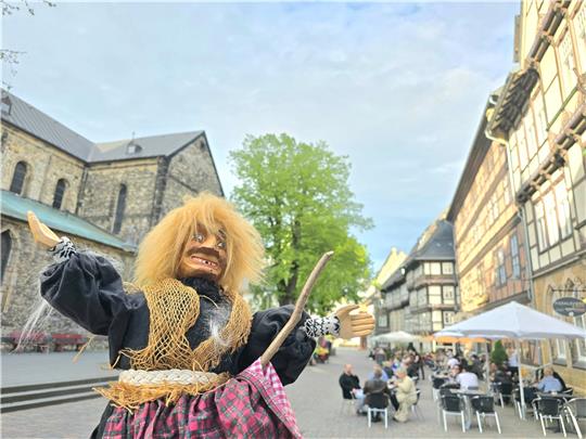 Diese Hexe ist schon in den Startlöchern: Heute und morgen wird in Goslar und Hahnenklee Walpurgis gefeiert.  Fotos: Sowa, Epping