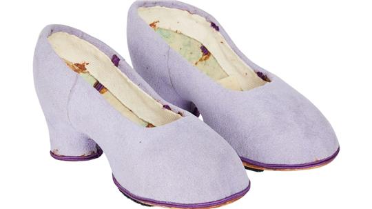 Diese Schuhe trug Miss Piggy in dem Film „Die große Muppet-Sause“ (1981). 