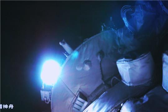 Diese von der chinesischen staatlichen Nachrichtenagentur Xinhua zur Verfügung gestellte Aufnahme zeigt das bemannte Raumschiff «Shenzhou 15» beim Andocken an die «Tiangong»-Raumstation.