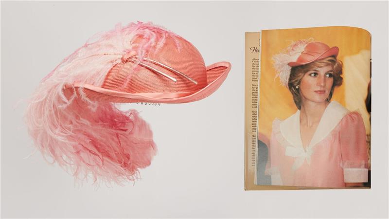 Kleidungsstücke von Prinzessin Diana werden versteigert Diesen Hut soll Diana während der Flitterwochen getragen haben.