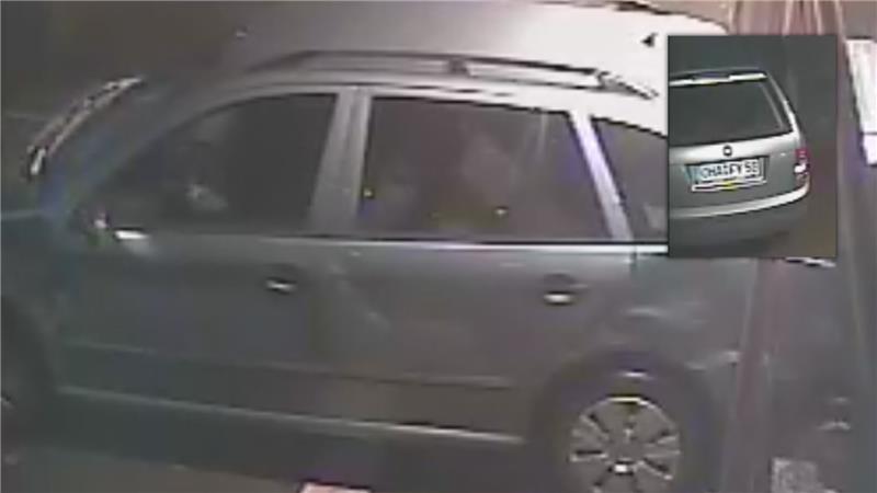 Diesen silberfarbenen Skoda Fabia nutzten zwei bislang noch unbekannte Täter bei einem Spielcasino-Einbruch. Fotos: Polizei