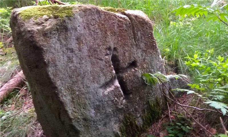 Ein Kreuzstein nahe der Schulenberger Landstraße markiert den Ort der letzten öffentlichen Hinrichtung im Oberharz.