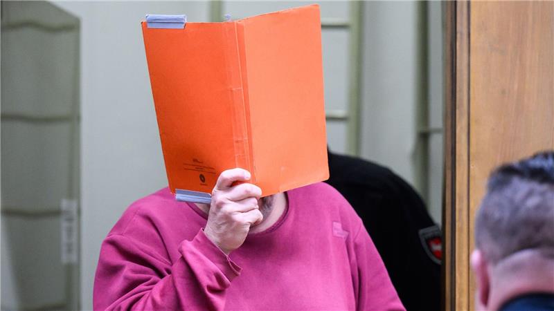 Dieser Mann hat nach Ansicht des Gerichts im Juli 2025 in Bad Münder seine Nachbarin für einige Hundert Euro getötet. (Archivbild)