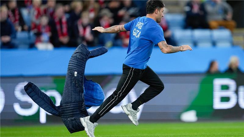 Held Haaland trotzt Israel-Brisanz: Norwegen ist auf WM-Kurs Dieser Mann sorgte für eine kurze Spielunterbrechung.