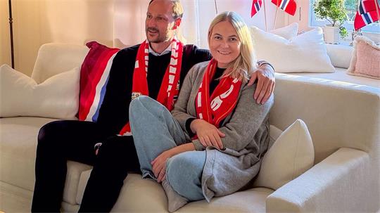 Dieses Bild von Mette-Marit und ihrem Mann, Kronprinz Haakon, postete das Königshaus bei Instagram.