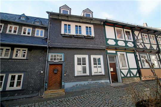 Dieses Haus in der Gosestraße soll laut Denkmalschutz dunkle Fenster bekommen. Archivfoto: Epping
