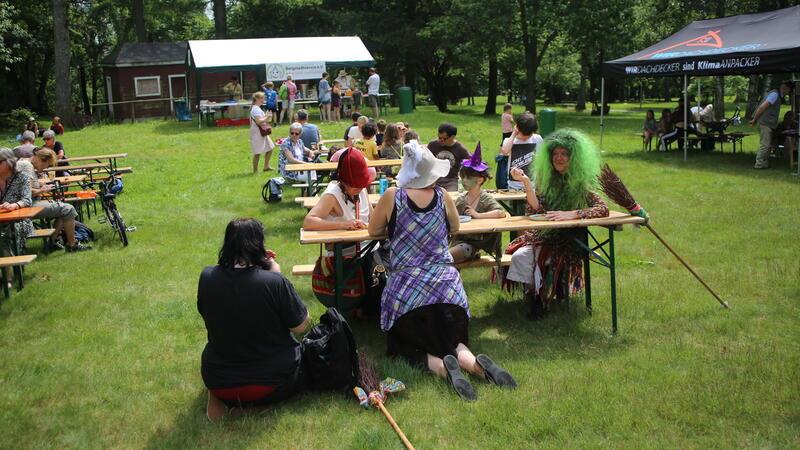 St. Andreasberg: Kinder finden im Kurpark Edelsteine Dieses Mal kommen weniger Besucher zur Edelsteinsuche als noch im vergangenen Jahr.