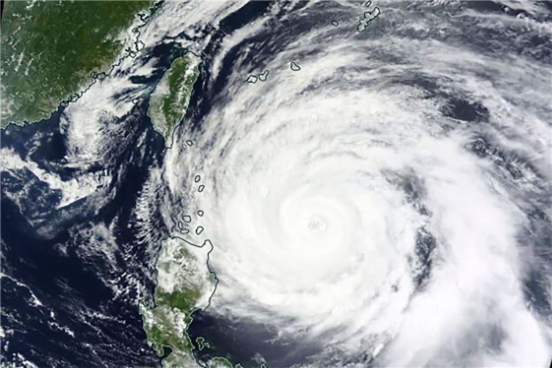 Starker Taifun trifft auf Süden Japans Dieses Satellitenbild zeigt den Taifun «Mawar», der sich derzeit in der Nähe der Philippinen befindet.