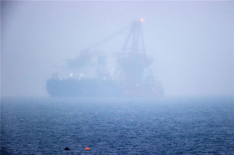 Dieses Schiff wird bei einer möglichen Reparatur der Pipeline Nord Stream 2 vermutlich nicht helfen. Das russische Rohr-Verlegeschiff «Fortuna» ankert im Januar 2021 vor Rostock.