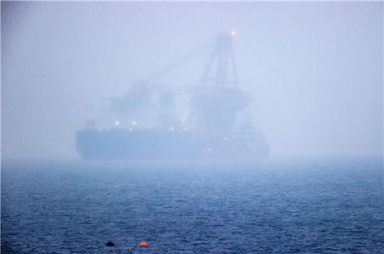Dieses Schiff wird bei einer möglichen Reparatur der Pipeline Nord Stream 2 vermutlich nicht helfen. Das russische Rohr-Verlegeschiff «Fortuna» ankert im Januar 2021 vor Rostock.