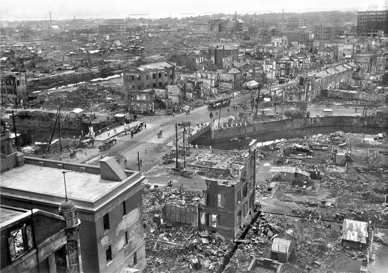 Japan gedenkt des Großen Kanto-Bebens vor 100 Jahren Dieses undatierte Foto zeigt die Nachwirkungen des Großen Kanto-Erdbebens im September 1923. Rund 145.000 Menschen kamen damals ums Leben.