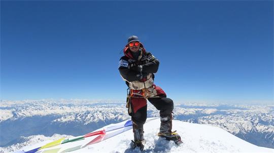 Dieses undatiertes Archivfoto (ursprünglich am 29.10.19) zeigt Purja auf dem Gipfel des Nanga Parbat. (Archivbild)