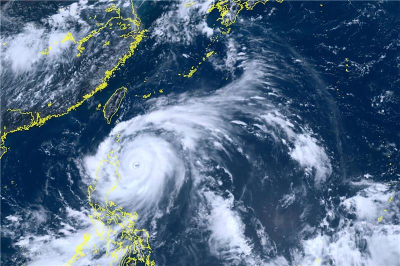 Super-Taifun „Doksuri” steuert auf die Philippinen zu Dieses vom japanischen Wettersatelliten Himawari-8 aufgenommene Satellitenbild zeigt den Taifun «Doksuri» in der Nähe der nördlichen Philippinen.