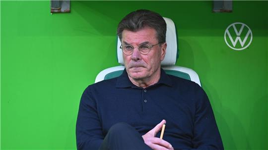 Dieter Hecking wartet mit dem VfL Wolfsburg weiter auf den ersten Sieg unter seiner Regie.